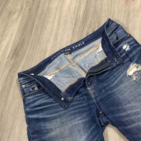 American Eagle Airflex+ Distressed Medium Wash Denim Shorts size 33 - Picture 4 of 9